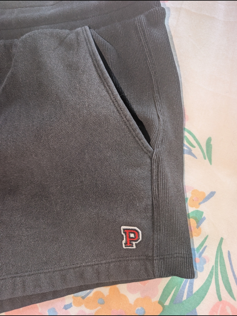 2/30$ 💓 PINK Victoria's Secret Charcoal/Black Shorts with Red 'P' Logo